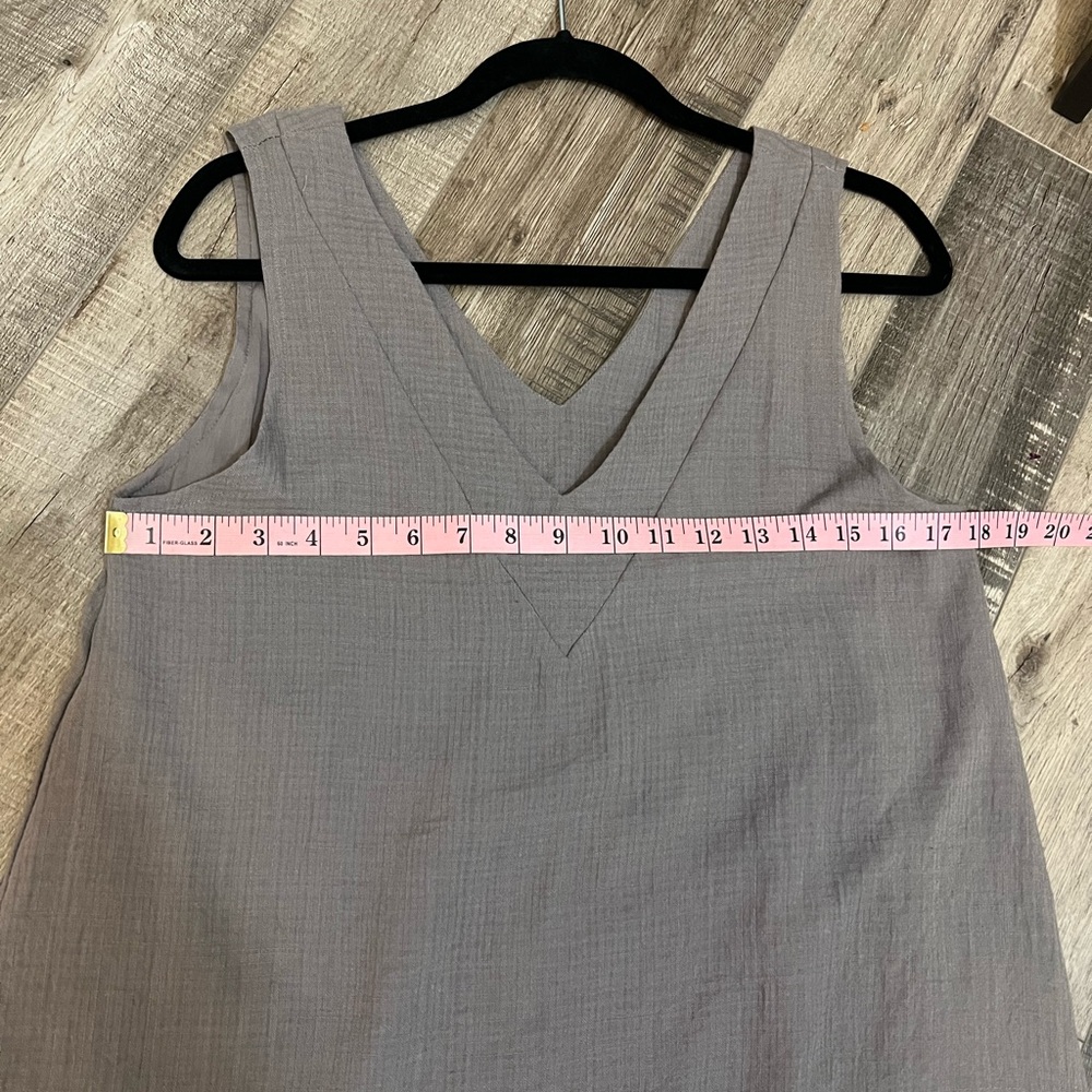 Beautiful sleeveless v-neck dress with ruffle around bottom sz S EUC - Picture 3 of 4